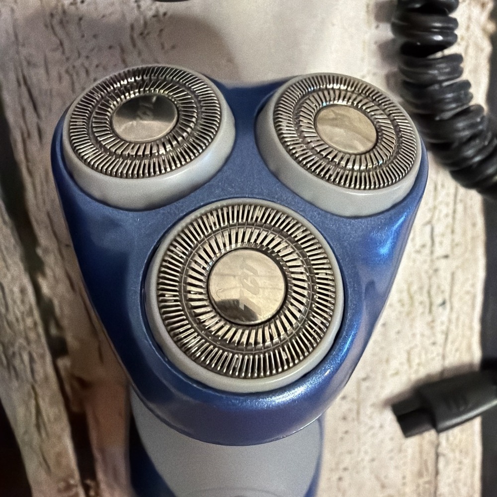 Men's Remington Model R-9100 Titanium Electric Shaver Razor Micro Flex - Picture 2 of 4